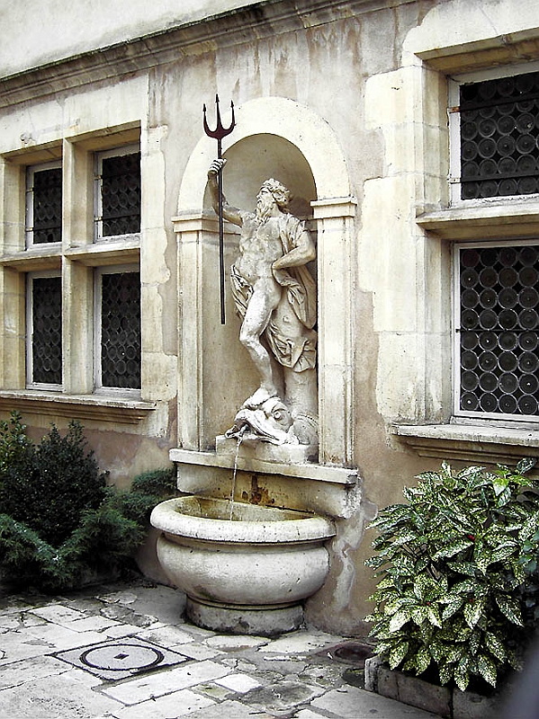 fontaine-neptune-marquis-deville